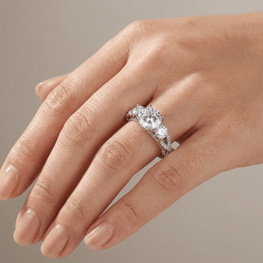 ANILLO VINTAGE DE PLATA CON CIRCONITA REDONDA