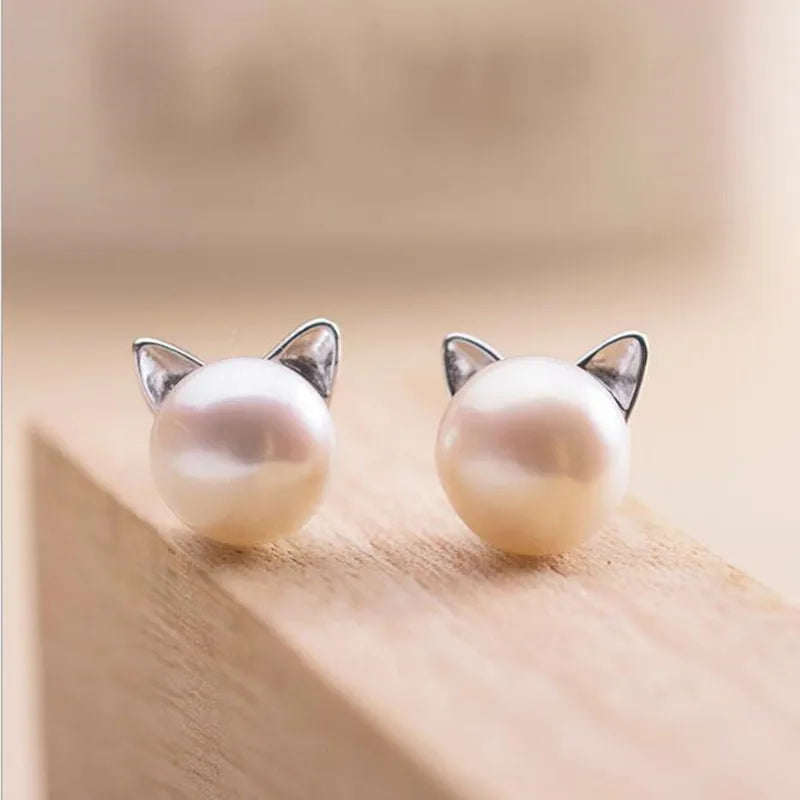 Pendientes de Plata de Ley con Forma de Gato y Perlas.