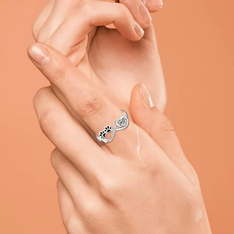 Anillo De Circonita Con Forma De Pata, Corazón Y Diseño De Infinito.