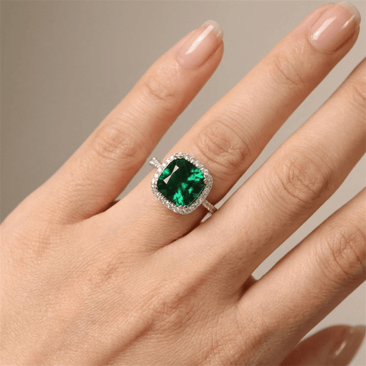 ANILLO DE COJÍN CON HALO DE ESMERALDA VERDE