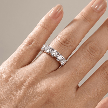 ANILLO REDONDO DE PLATA CON CINCO DIAMANTES