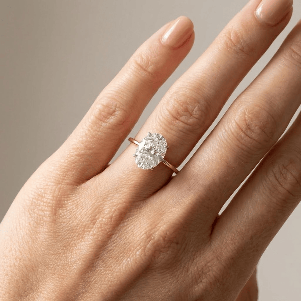 ANILLO SOLITARIO DE DIAMANTE OVALADO