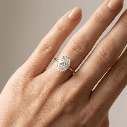 ANILLO SOLITARIO DE DIAMANTE OVALADO