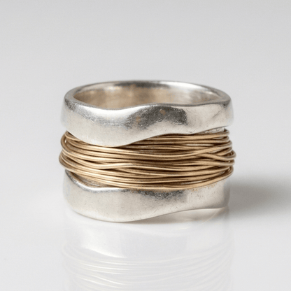 ANILLO DE PLATA Y ORO HECHO A MANO CON ENVOLTURA DE ALAMBRE