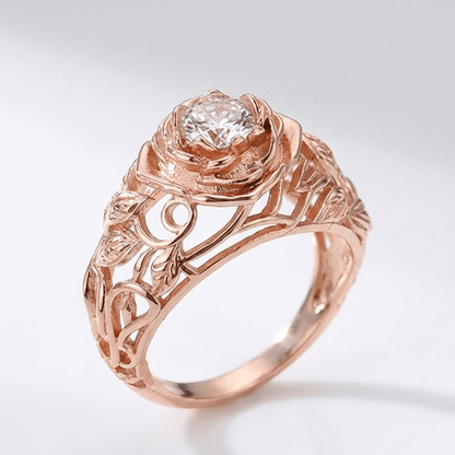 ANILLO VINTAGE TALLADO CON ROSA DE CIRCONIA