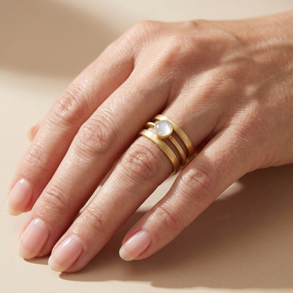 ANILLO DE ORO CON PIEDRA LUNAR