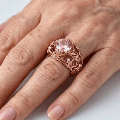 ANILLO ORNAMENTADO DE TURMALINA Y ORO ROSA
