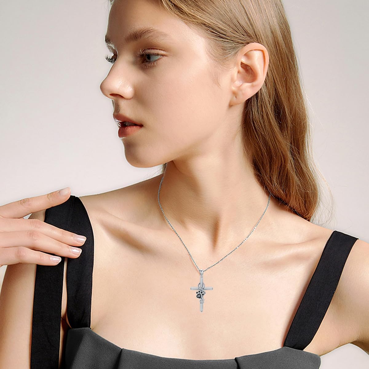 Collar Con Colgante De Pata Y Cruz De Plata De Ley 925