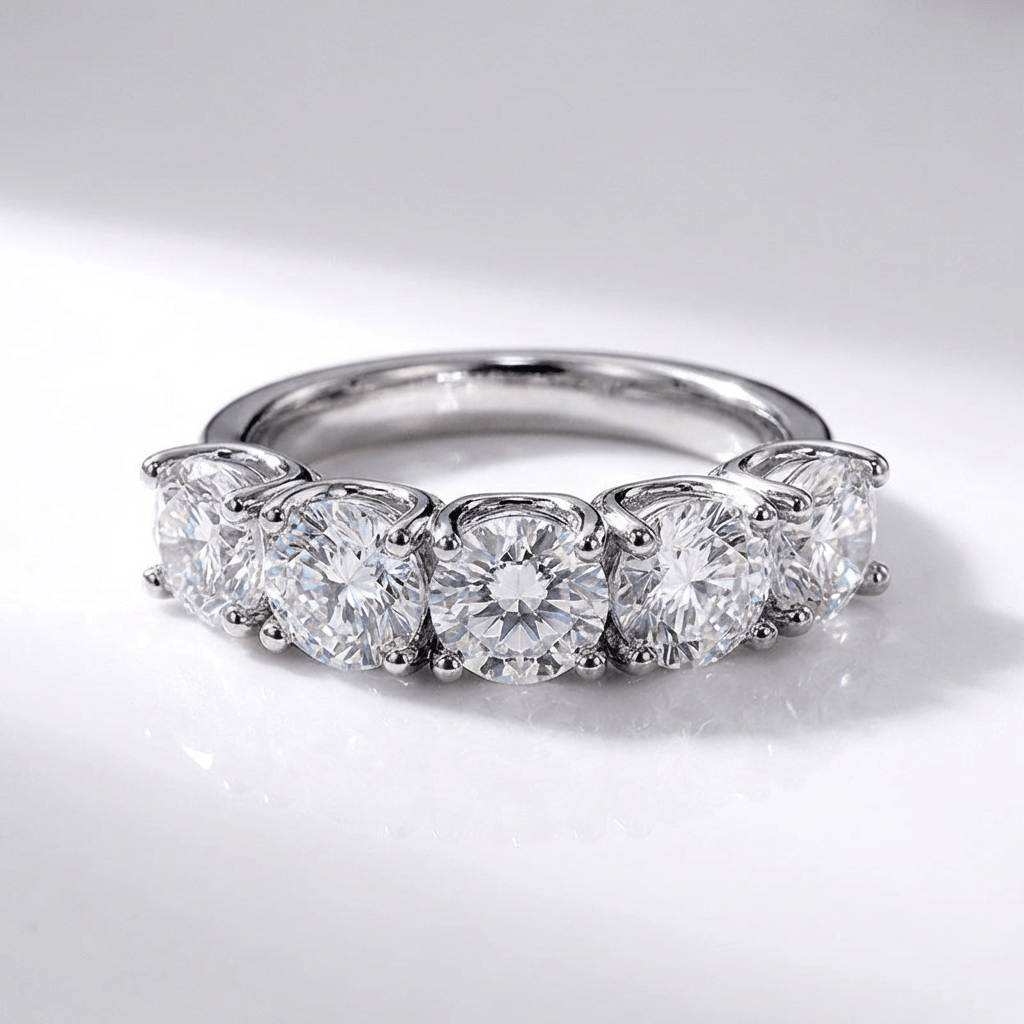 ANILLO REDONDO DE PLATA CON CINCO DIAMANTES