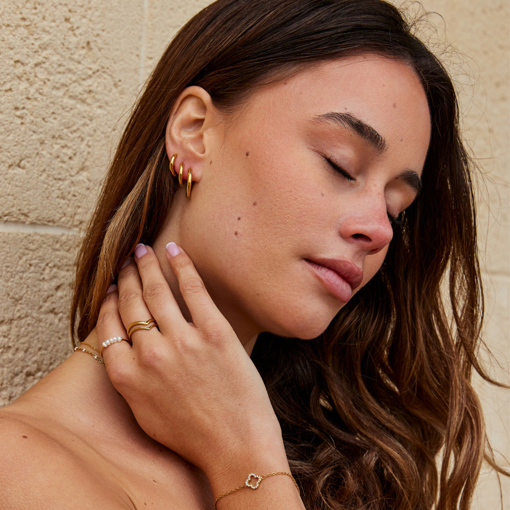 Conjunto de tres mini aros dorados
