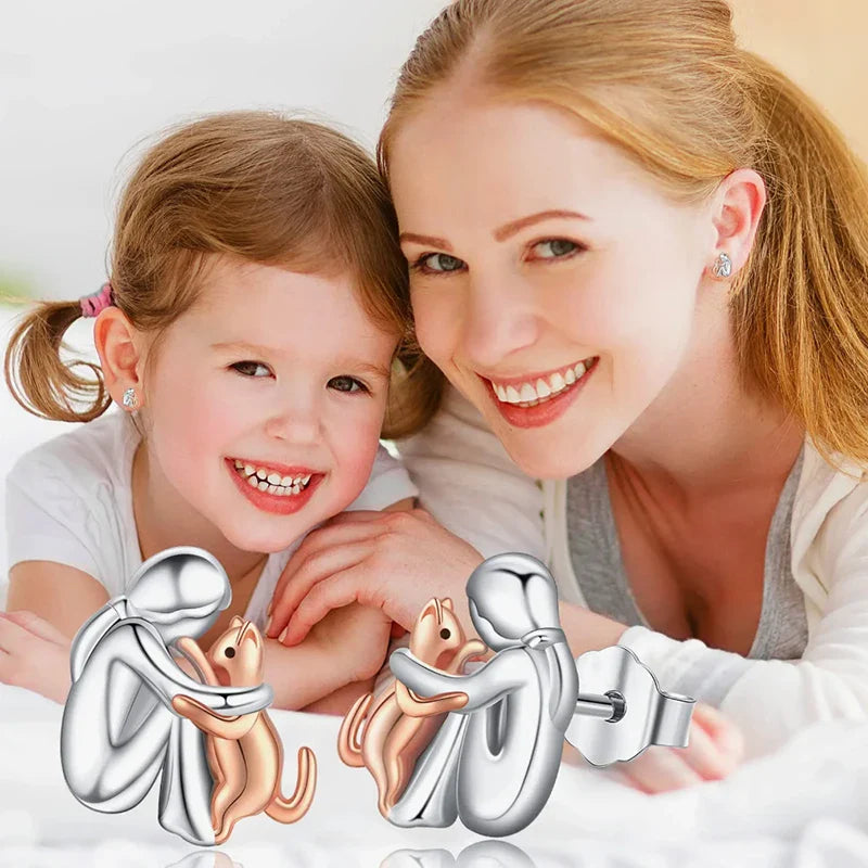 Pendientes De Plata Y Oro Bicolor Con Diseño De Abrazo De Gato.