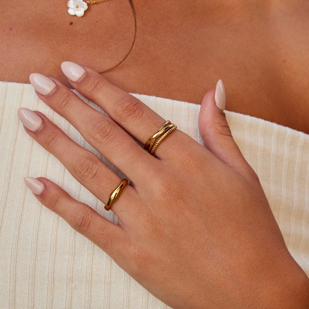 Anillo Ara Cruzada Retorcida