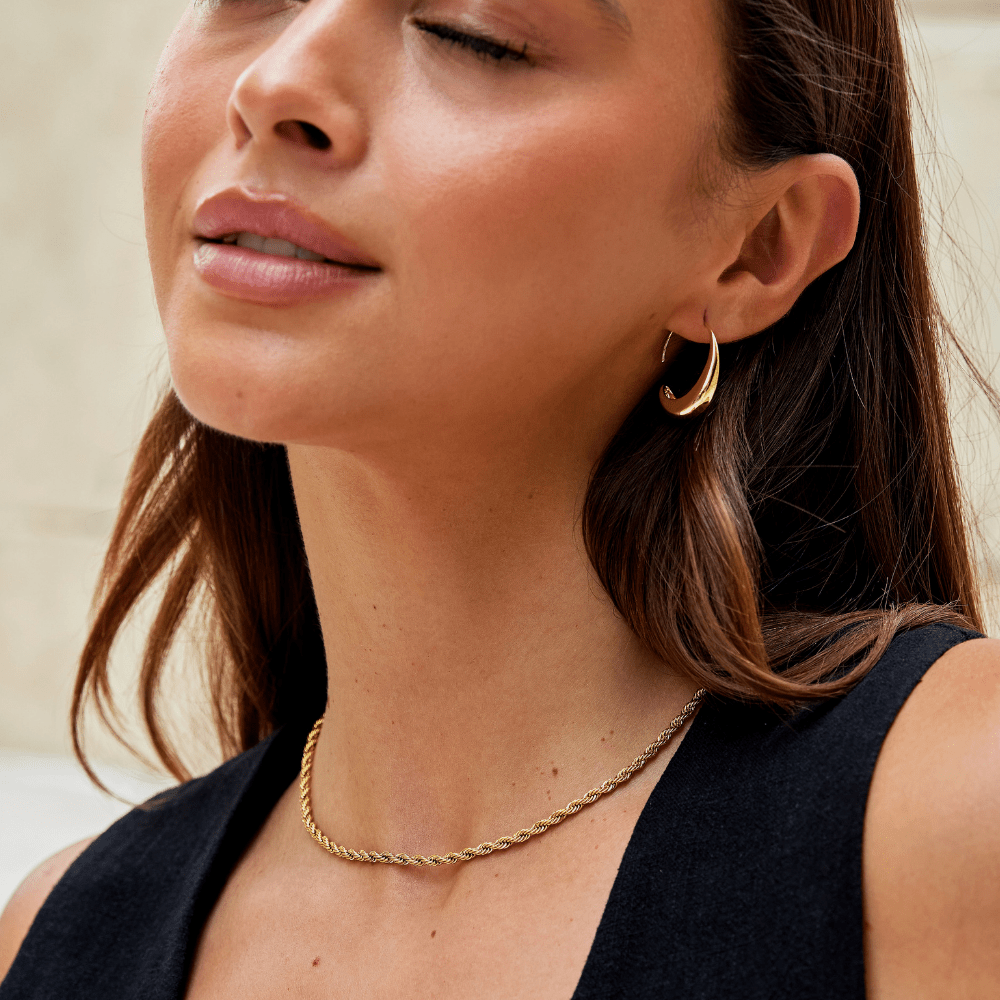 Aretes clásicos de aro colgante