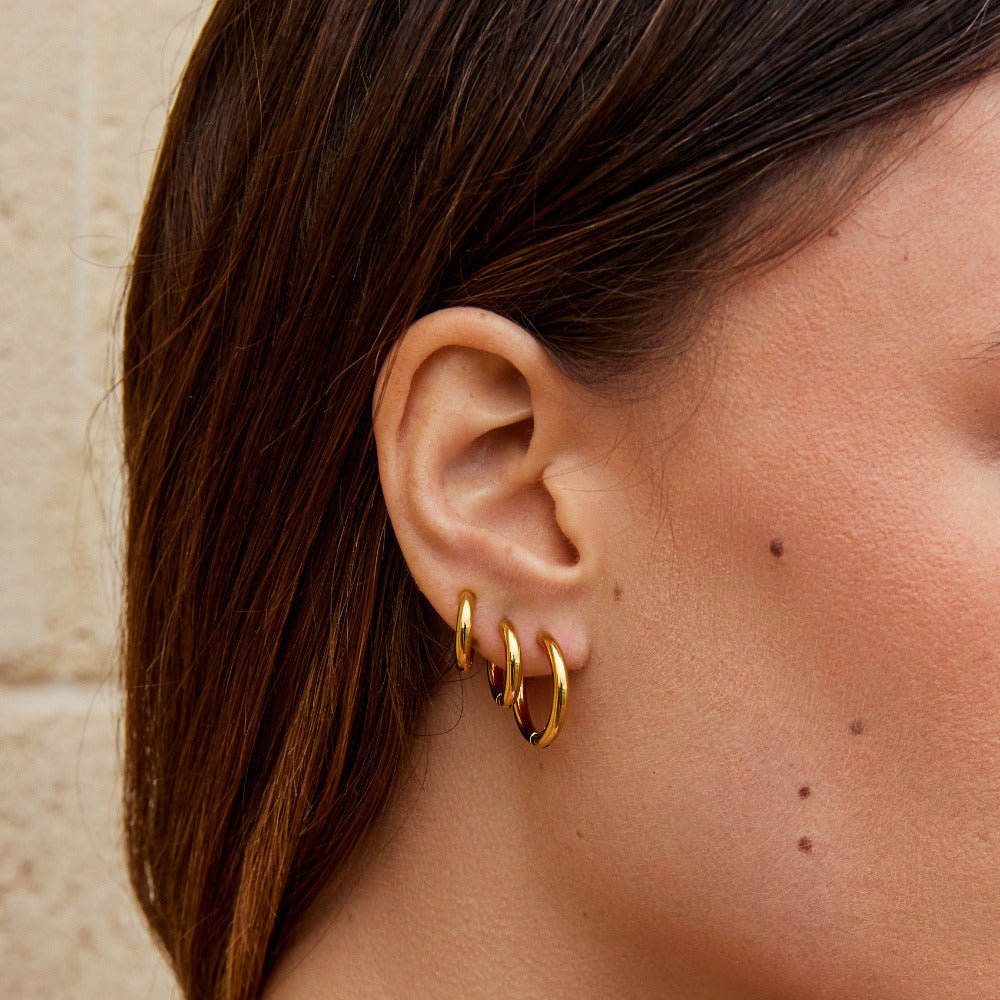 Conjunto de tres mini aros dorados