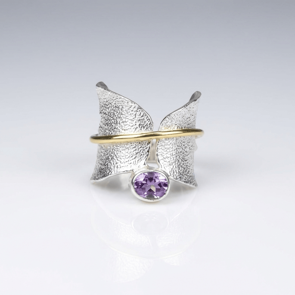 ANILLO DE PLATA Y ORO CON AMATISTA Y DISEÑO DE MARIPOSA