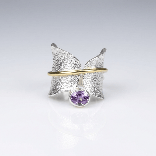 ANILLO DE PLATA Y ORO CON AMATISTA Y DISEÑO DE MARIPOSA