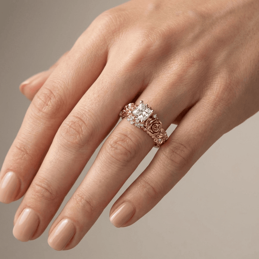 ANILLO VINTAGE DE ROSA Y CIRCONITA