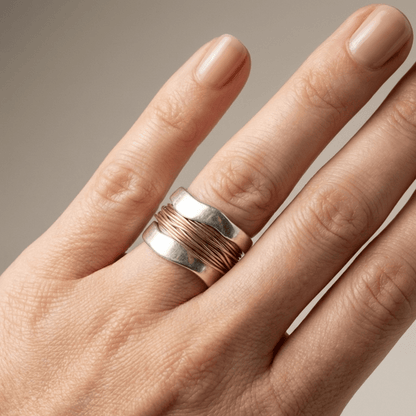 ANILLO DE PLATA Y ORO HECHO A MANO CON ENVOLTURA DE ALAMBRE