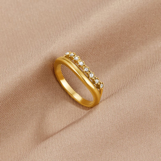 Anillo de capas de cristal blanco Marissa